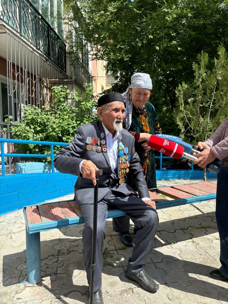 Жамбылдықтар Ұлы отан соғысы ардагерінің үйінде тазалық жұмыстарын жүргізді