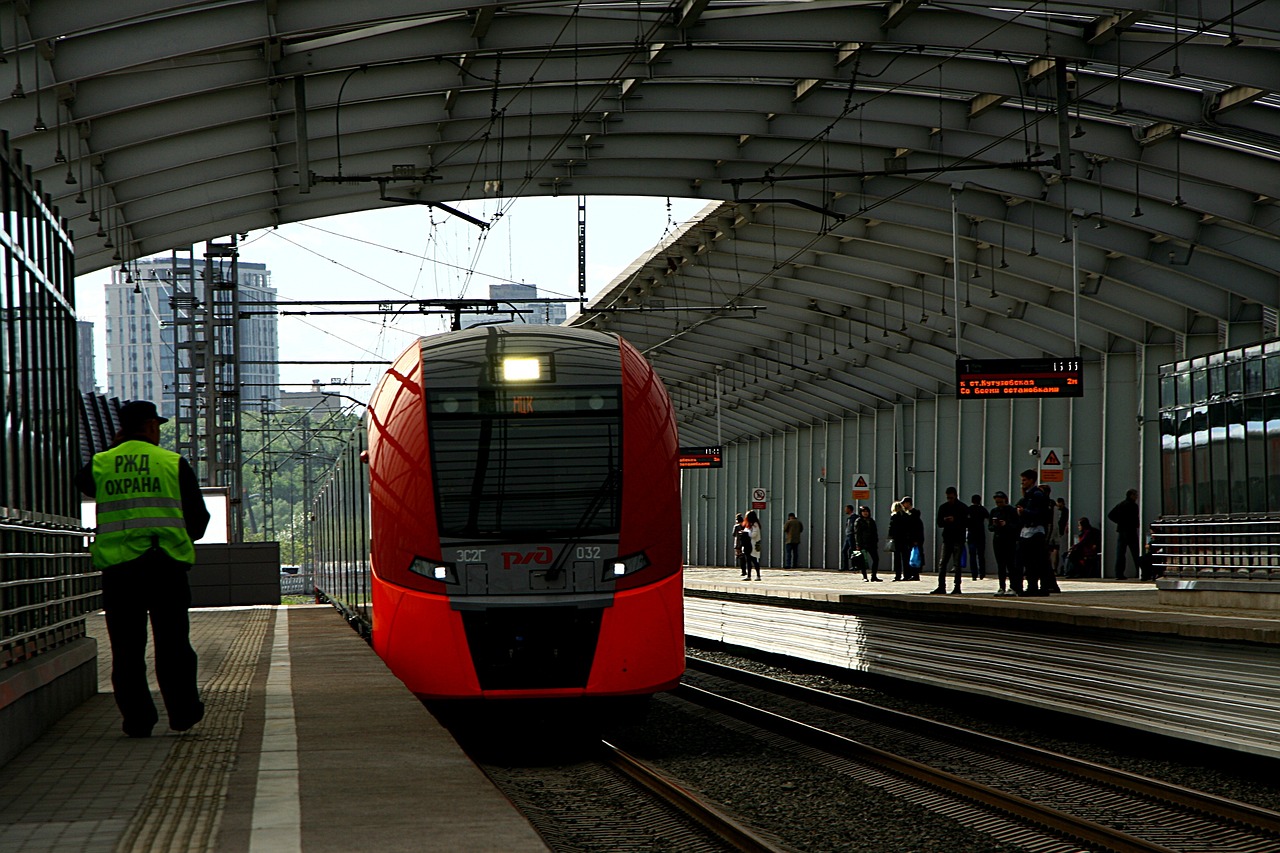 В Астане начался набор по обучению операторов поездов LRT